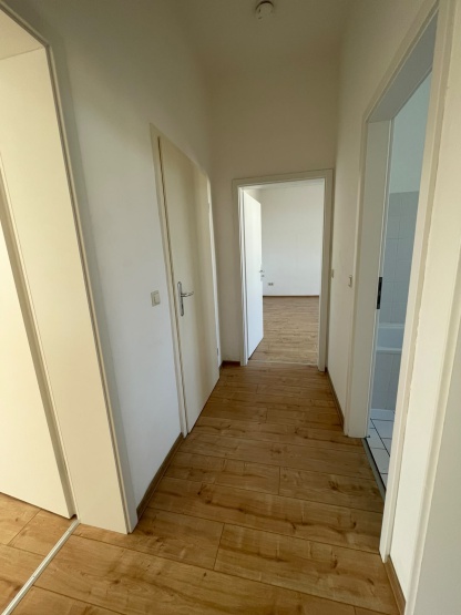 Helle 4-Zimmer Wohnung mit zwei Bädern