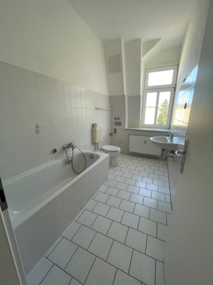 Helle 4-Zimmer Wohnung mit zwei Bädern