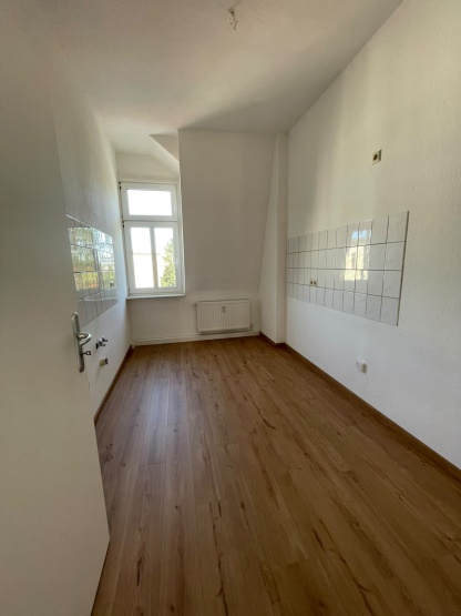 Helle 4-Zimmer Wohnung mit zwei Bädern