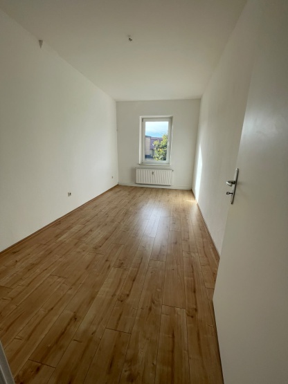 Helle 4-Zimmer Wohnung mit zwei Bädern