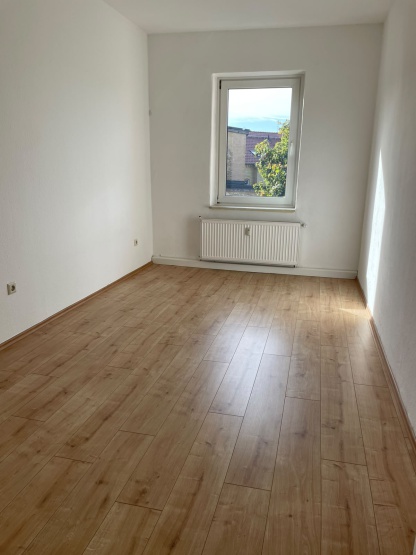 Helle 4-Zimmer Wohnung mit zwei Bädern