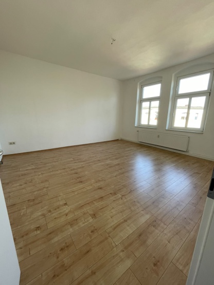 Helle 4-Zimmer Wohnung mit zwei Bädern
