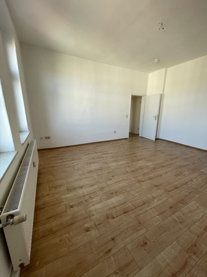 Helle 4-Zimmer Wohnung mit zwei Bädern